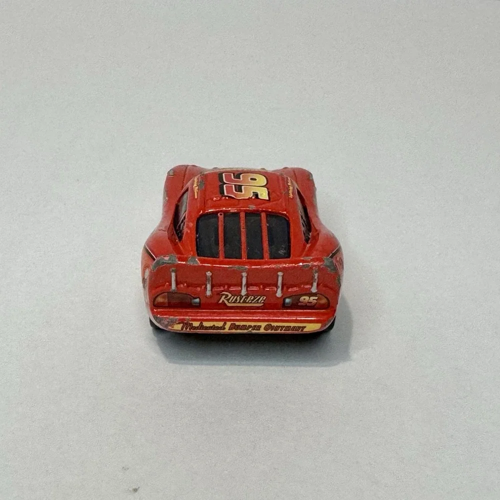 Disney Pixar Cars Lightning McQueen Diecast Toy Car 1:55 Red Rust-eze 95